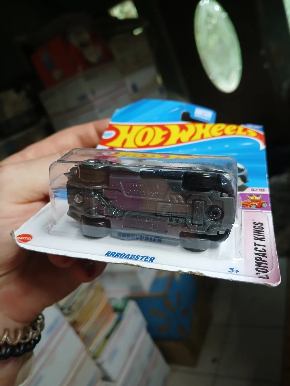 Hot Wheels metallic navy